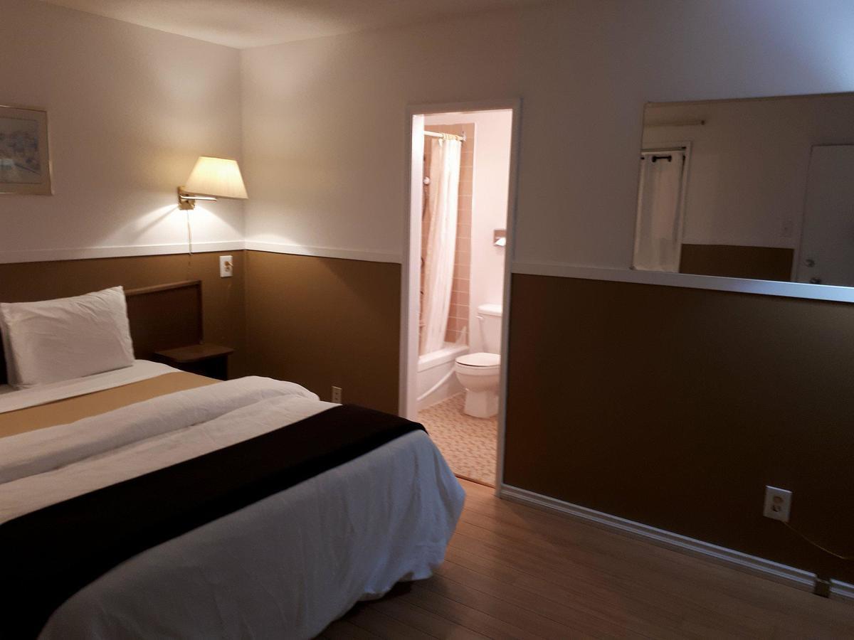 Falcon Nest Motel Дънкан Екстериор снимка